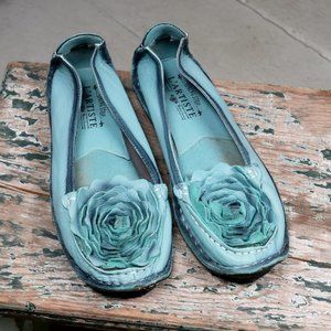 L'Artiste Blue Leather Flats with Flower, Sz EU 37